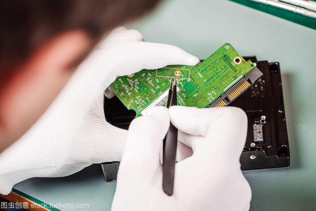 硬件服務(wù)中心的女性力量 在計(jì)算機(jī)維修領(lǐng)域的突破與成長