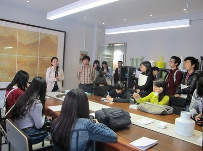 光影與人文的對話 學(xué)生記者走進(jìn)曇華林，探秘舞臺藝術(shù)造型的幕后策劃